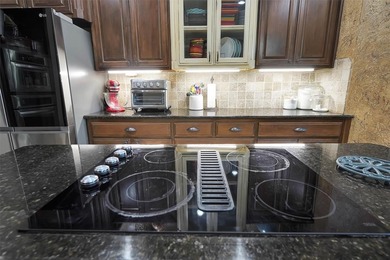 Georgeous home with lots of upgrades.4 bedrooms,3 1/2 Baths