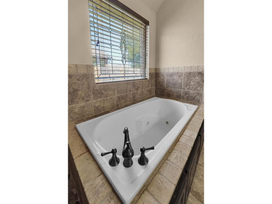 Georgeous home with lots of upgrades.4 bedrooms,3 1/2 Baths