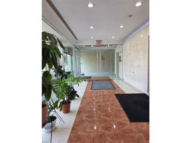 Beautifull & Spacious Duplx Condo in the heart of Jamaica - photo 10