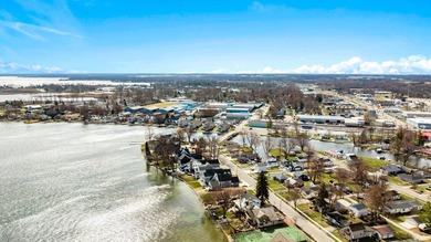 Syracuse Lakefront, Embrace the serene beauty of lake living in - photo 22