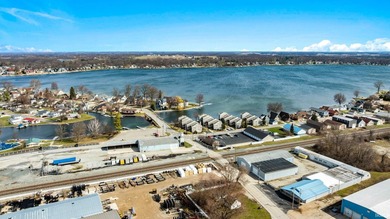Syracuse Lakefront, Embrace the serene beauty of lake living in - photo 32