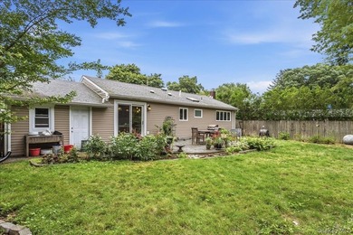 Welcome to this beautifully maintained 3 bedroom ranch nestled - photo 18