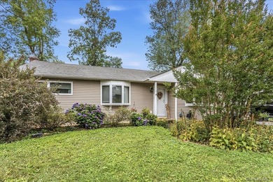 Welcome to this beautifully maintained 3 bedroom ranch nestled - photo 19