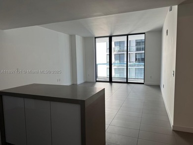Beautiful 1 bed 1 bath in Canvas. Open contemporary kitchen and - photo 4