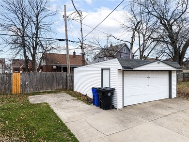 Welcome to 19307 Kildeer Avenue in Cleveland! 3 bedrooms, 1 1/2 - photo 4
