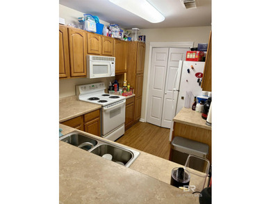 3 bedroom 2 bath upstairs unit in Colony Club. Unit has been - photo 7