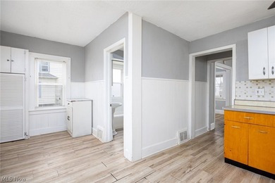 Welcome to 19307 Kildeer Avenue in Cleveland! 3 bedrooms, 1 1/2 - photo 9