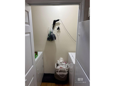 3 bedroom 2 bath upstairs unit in Colony Club. Unit has been - photo 10