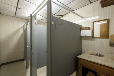 Over 15,000 sq. ft of commercial opportunity in Higginsville!