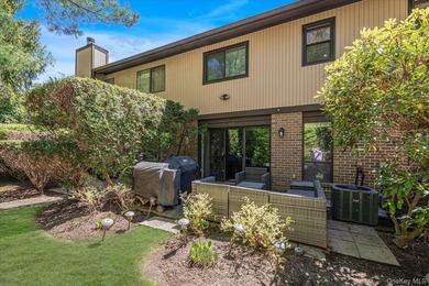 Welcome to this beautifully renovated Ashford model in the - photo 22