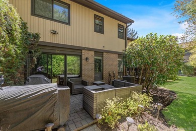 Welcome to this beautifully renovated Ashford model in the - photo 23