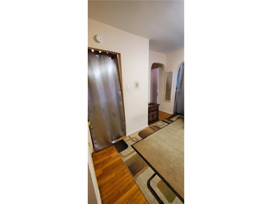Sunny one bedroom apartment offers a cozy and efficient living - photo 5