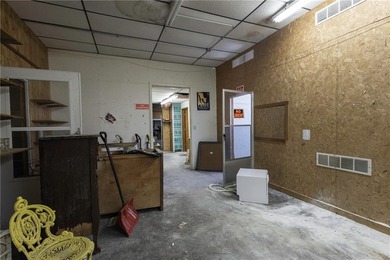 Over 15,000 sq. ft of commercial opportunity in Higginsville!