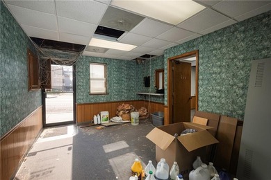 Over 15,000 sq. ft of commercial opportunity in Higginsville!