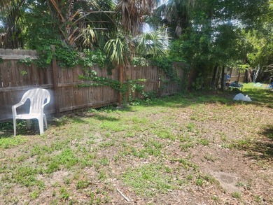 Welcome to this charming manufactured home in a LOW LOT FEE - photo 3