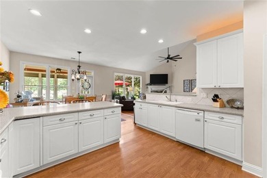 Welcome to your new home, perfectly situated on the 15th fairway - photo 13