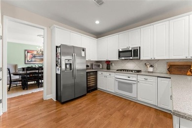 Welcome to your new home, perfectly situated on the 15th fairway - photo 14