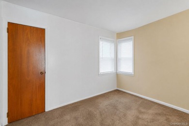 Beautiful Expanded Cape featuring updated Kitchen with stainless - photo 18