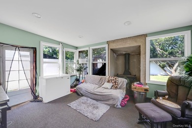 Beautiful Expanded Cape featuring updated Kitchen with stainless - photo 20