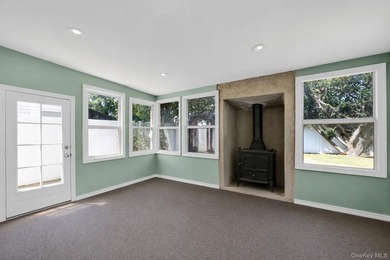 Beautiful Expanded Cape featuring updated Kitchen with stainless - photo 21