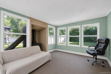 Beautiful Expanded Cape featuring updated Kitchen with stainless - photo 23