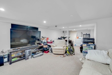 Beautiful Expanded Cape featuring updated Kitchen with stainless - photo 24