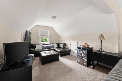 Welcome to your new home, perfectly situated on the 15th fairway - photo 26