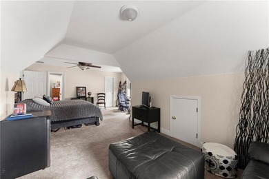 Welcome to your new home, perfectly situated on the 15th fairway - photo 27