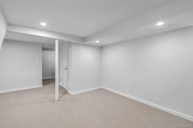 Beautiful Expanded Cape featuring updated Kitchen with stainless - photo 29