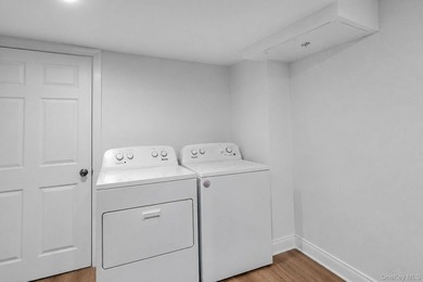 Beautiful Expanded Cape featuring updated Kitchen with stainless - photo 30