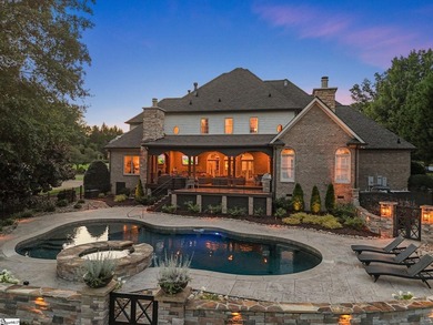 You've found it! Ideal in-town retreat to gather your family & - photo 2