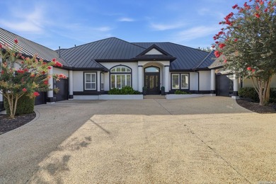 Experience luxury living behind the prestigious guarded gates of - photo 4