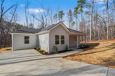 3-bedroom, 2-bath contemporary cottage offers a unique - photo 3