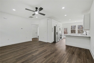 3-bedroom, 2-bath contemporary cottage offers a unique - photo 5
