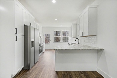 3-bedroom, 2-bath contemporary cottage offers a unique - photo 9