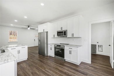 3-bedroom, 2-bath contemporary cottage offers a unique - photo 10