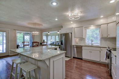 Welcome to your Table Rock Lake dream home--where breathtaking - photo 11