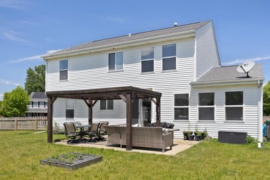 MOVE-IN READY HOME LOCATED IN A DESIRABLE NEIGHBORHOOD WITH MANY - photo 21