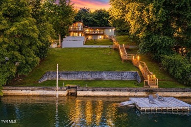 Welcome to lakefront living at its finest! This beautifully - photo 1