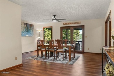 Welcome to lakefront living at its finest! This beautifully - photo 4
