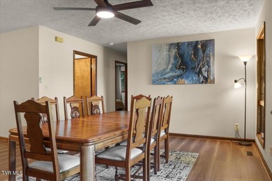 Welcome to lakefront living at its finest! This beautifully - photo 6