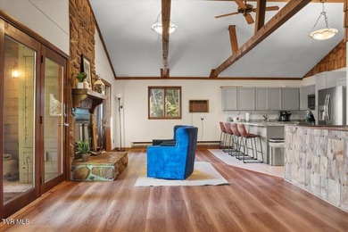 Welcome to lakefront living at its finest! This beautifully - photo 10