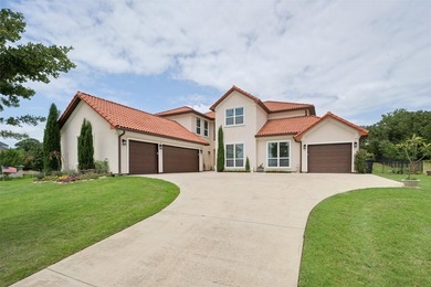 Agent Friendly. Multi-Generational Living with two complete - photo 3