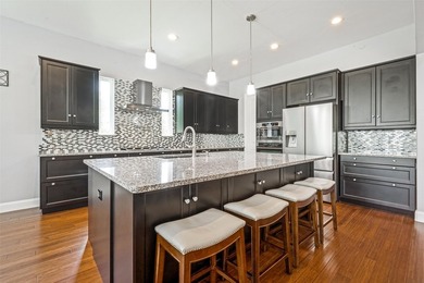 Agent Friendly. Multi-Generational Living with two complete - photo 7