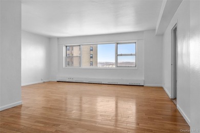 Your home awaits you at Fordham Hill Oval! This renovated, well - photo 1