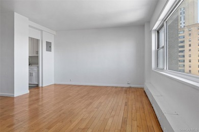 Your home awaits you at Fordham Hill Oval! This renovated, well - photo 3