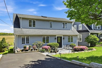 From the moment you arrive, the home's timeless Colonial design - photo 2
