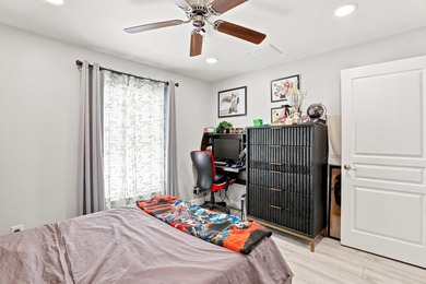 Welcome to this three-bedroom, 2.5-bathroom residence provides - photo 24