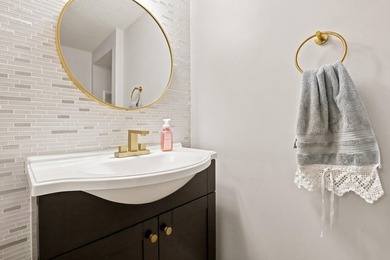 Welcome to this three-bedroom, 2.5-bathroom residence provides - photo 32