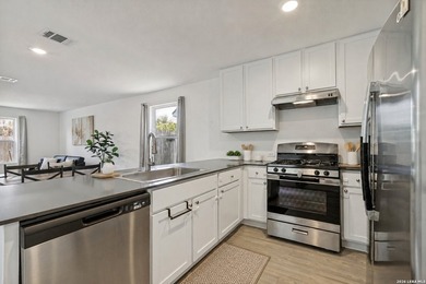 Welcome to 10918 Presa Way, a beautifully maintained Lennar home - photo 2